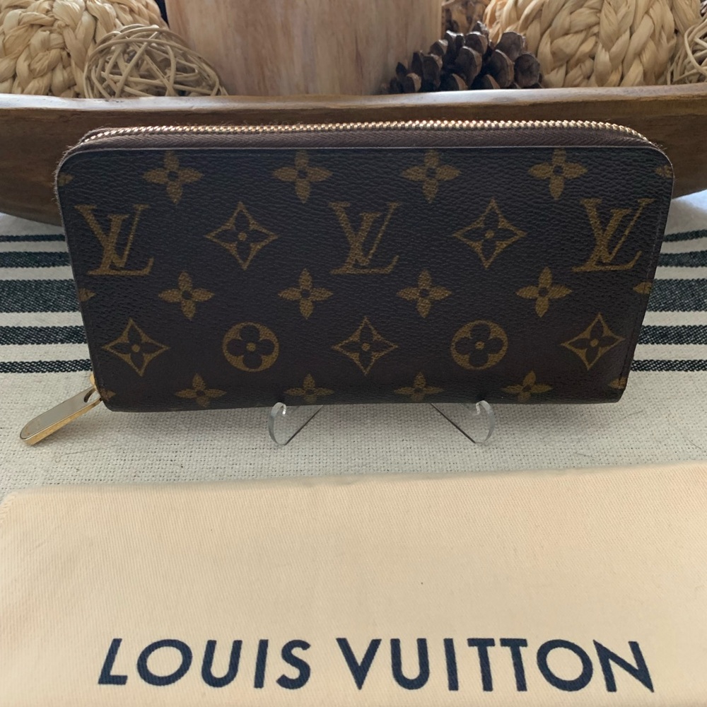 AUTH Louis Vuitton Zippy Wallet